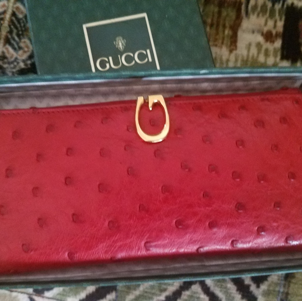 GUCCI: Stunning, Vintage, Ostrich Wallet w/Cert.of Auth.